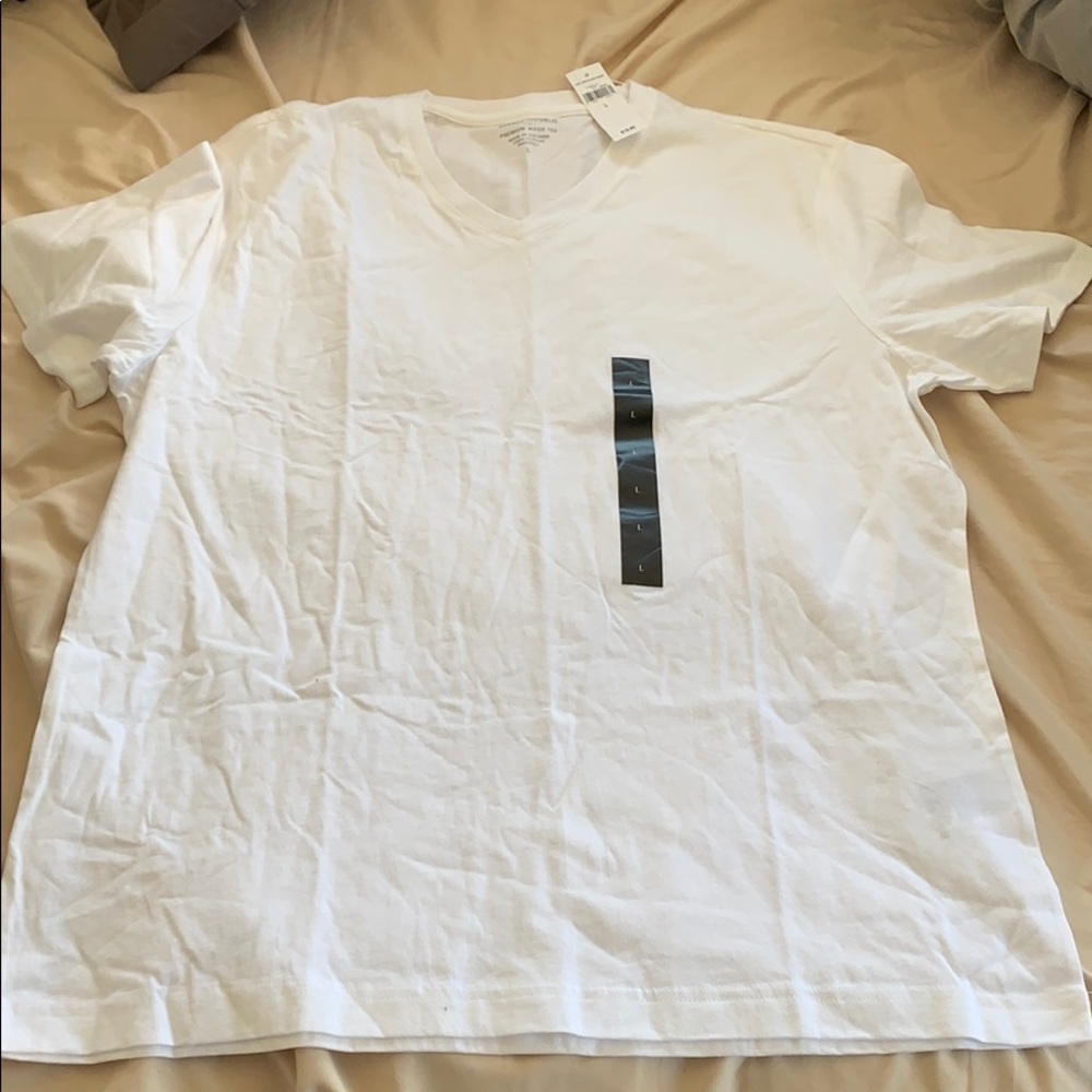 White v-neck t-shirt